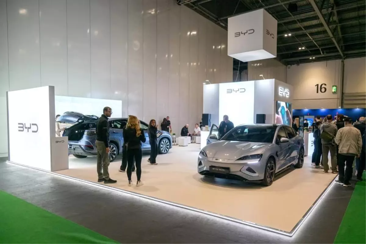 Londra’da Elektrikli Araç Fuarı Başladı